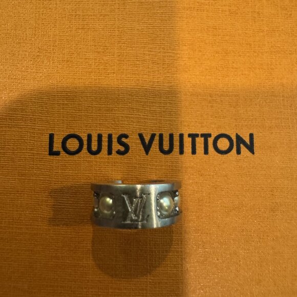 Louis Vuitton Ear Cuff - Picture 1 of 4
